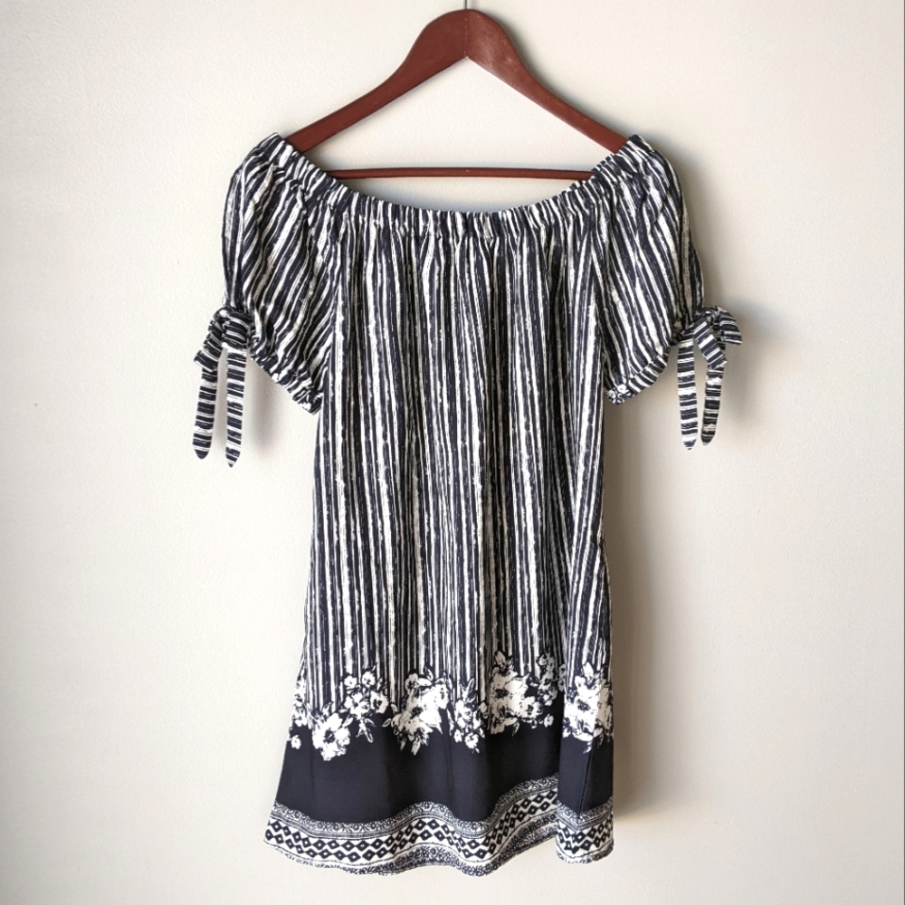 Off the Shoulder Navy Blue Floral Dress size Medium